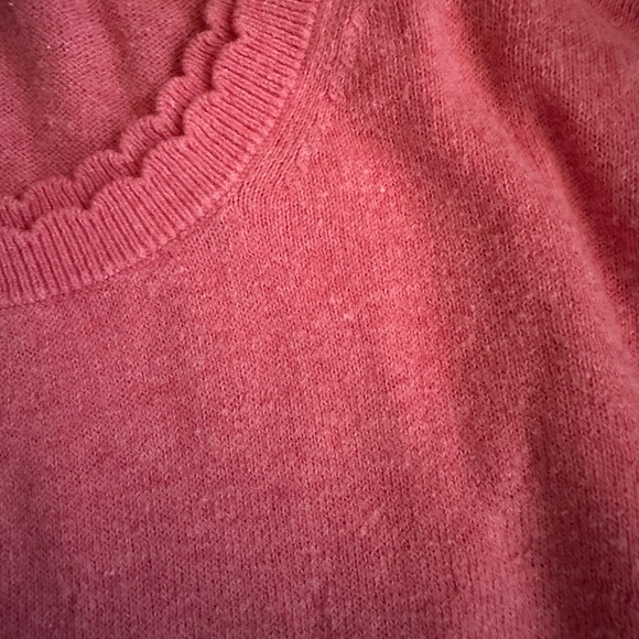 Coral pink scallop neck sweater by Banana Republic - Picture 2 of 2